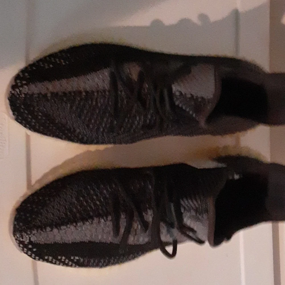 Adidas Yeezy Boost 350 V2 FZ5000, Male size 13 - Picture 1 of 6